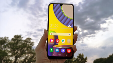 El Samsung Galaxy M31 se actualiza a One UI 2.5 con mejoras en la cámara, en el teclado, parche de seguridad y más