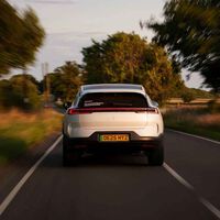 Más de 900 km sin recargar. Un coche eléctrico ha batido otro récord Guinness de autonomía, pero hay trampa