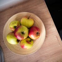 Tener la fruta fuera de la nevera es como un imán para las moscas: tres trucos para evitar que infecten tu cocina 