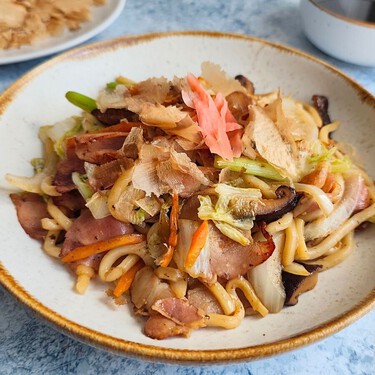 Yaki Udon, receta fácil de los fideos salteados japoneses que se hacen en 10 minutos