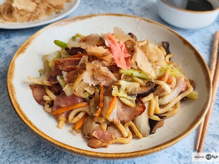 Yaki Udon, receta fácil de los fideos salteados japoneses que se hacen en 10 minutos