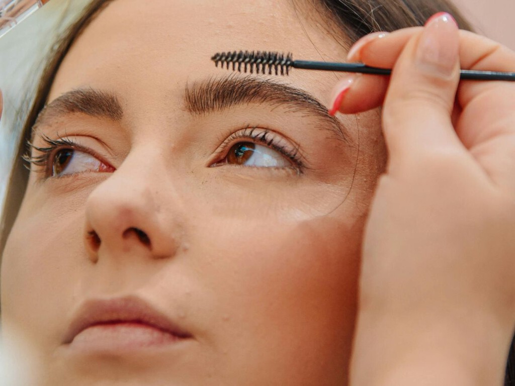 Así funciona el gel de cejas laminadas para conseguir un efecto lifting de forma sencilla