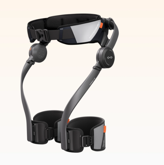 Exoesqueleto Hypershell X Go - 400W de potencia, 15 km de autonomía por carga, 6 modos inteligentes, IP54 y resistente al frío hasta -10 ºC, incluye una batería y tiene un peso de 2 kg. Junto a un descuento de 100€, incluye como regalo la batería Hypershell Anti-frío Pro.