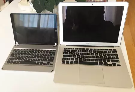 Brydge キーボードを搭載した iPad Pro と 13 インチ MacBook Air の寸法と外観の比較。