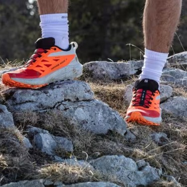 Decathlon arrasa con sus rebajas tumbando el precio de las zapatillas Salomon que todo runner desea 