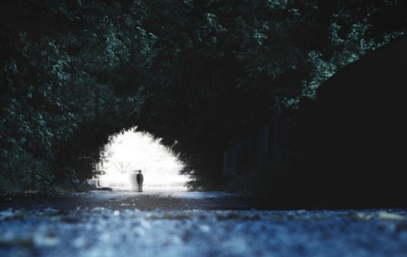 Gente cegada por el sol de luz de la sabiduría