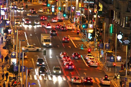 ¡No se aclaran ni en el Ayuntamiento! Si no quieres llevarte una multa no aparques en la acera de Gran Vía de Madrid