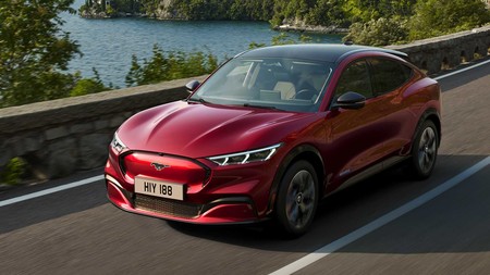 Ford sale al paso y confirma que no habrá un baby Mustang Mach-E con plataforma de VW