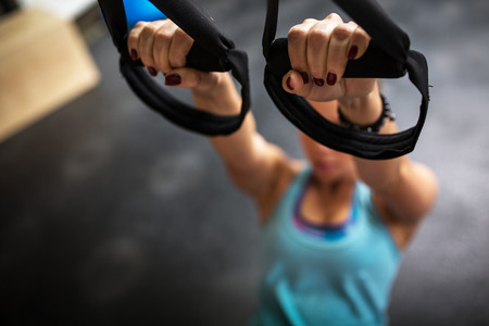 HIIT en suspensión: un entrenamiento por intervalos con tu TRX para ayudarte a bajar de peso