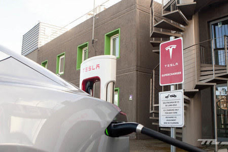 Tesla Model S Carga
