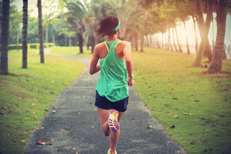Correr o no correr en asfalto, esa es la cuestión: ventajas y desventajas y las claves para hacerlo de forma segura