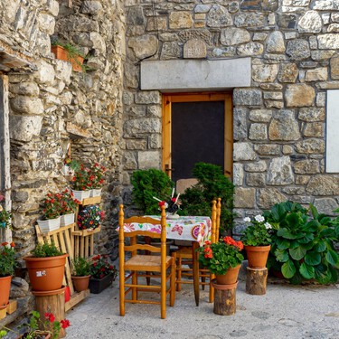 Lidl sorprende con el conjunto de muebles que convierte cualquier balcón, patio o terraza pequeña en un patio andaluz 