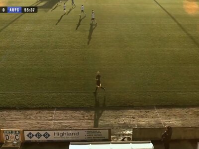 Una cámara controlada por inteligencia artificial arruina la emisión de un partido al confundir el balón con un árbitro calvo