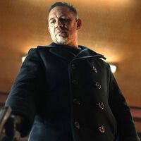 Tom Hardy ha sido despedido de forma fulminante de 'MobLand' tras causar múltiples problemas en el rodaje de la serie 