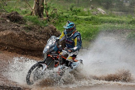 Christopher Cork: de vocalista punk a piloto del Dakar por una promesa