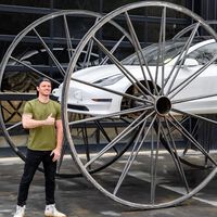 Un Tesla Model 3 es sometido por youtuber, a la prueba más excéntrica de todas