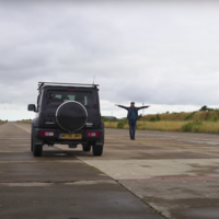 Un Jimny retó a arrancones a un Hummer H2 cuatro veces más potente. El problema no es quién perdió, sino además lo que tomó frenarse