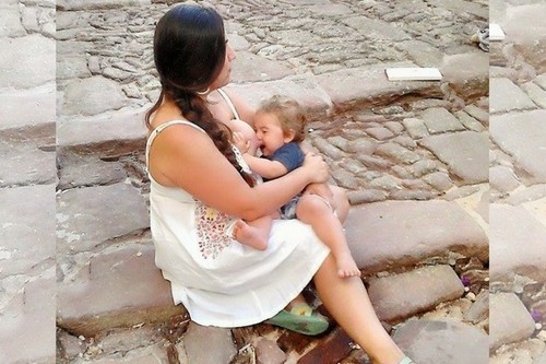 Una madre fue expulsada de una exposición en CosmoCaixa Elche por amamantar a su bebé