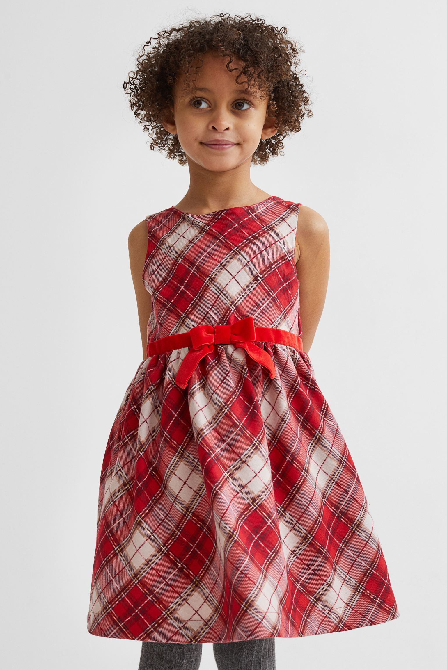 Vestido en sarga suave con acabado ligeramente cepillado e hilos brillantes en la trama.