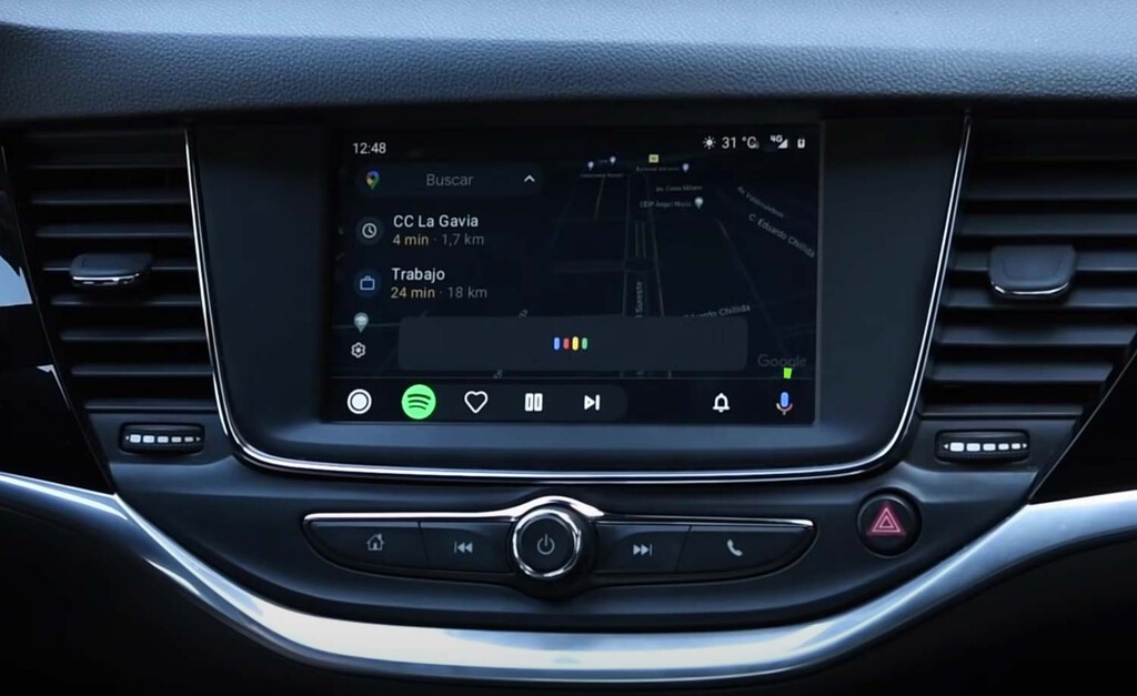 Cómo activar el truco escondido de Android Auto que abre la puerta a ver YouTube en el coche