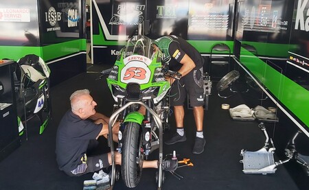 ¡Sorpresa! Tito Rabat vuelve a las Superbikes con una Kawasaki Ninja ZX10-RR en la moto de Lucas Mahias