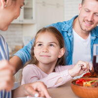 55 preguntas que puedes hacer a tus hijos durante la cena para tener conversaciones significativas 