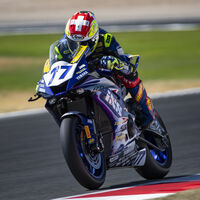 Dominique Aegerter remonta para demostrar que es el más fuerte de Supersport y estrenarse en Navarra