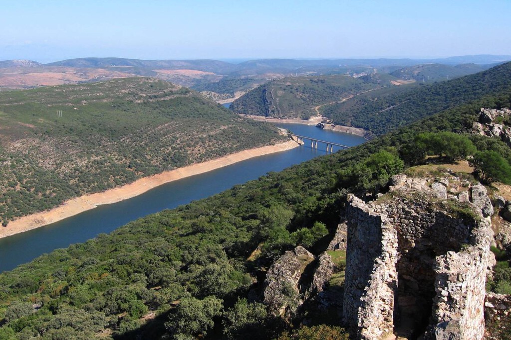 En 1965 el franquismo quería construir un enorme embalse en Extremadura: en su lugar tuvo 50 muertos y un encubrimiento 