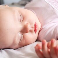 Cuál es la temperatura ideal para que el bebé duerma