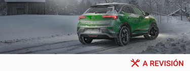 Limpiar el coche con temporal de frío y nieve tiene más sentido del que parece, aunque no siempre es fácil 