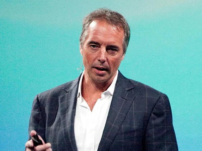 Dan Buettner, experto en longevidad, toma nota de países clave: "El ayuno intermitente debe ser al menos de 12 horas"