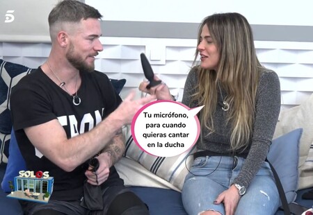 Tony Spina "confiesa" que es bisexual (con comentario homófobo incluido) y Marta Peñate le hace un regalito que pasará a los anales... de la historia