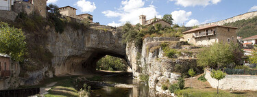 No es IA. Este precioso pueblo de España se ha construido sobre un puente natural esculpido por el agua 
