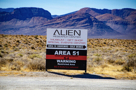 placa sinalizando a area 51