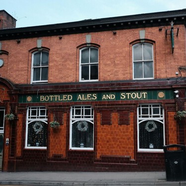 Un experto en viajes avisa: las seis reglas no escritas de los pubs británicos que casi todos los turistas desconocen 