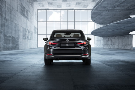 Lexus ES 2019