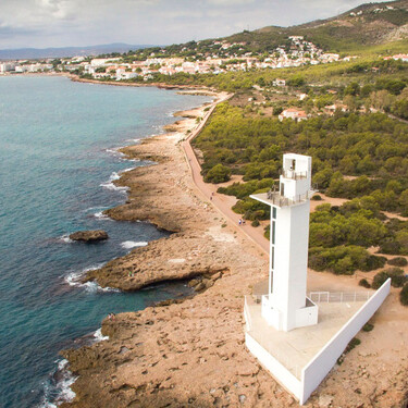 Un paseo marítimo entre pinos, playas vírgenes y arroces de primera en un pueblo de Castellón con apenas 2.000 habitantes 