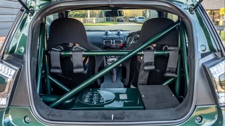 Aston Martin V8 Super Cygnet Nicholas Mee 7