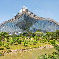 Com 1,76 milhão de m² de área construída, este megaprojeto na China é o edifício mais largo do mundo e abriga praia artificial sob um céu digital que nunca escurece 