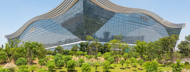 Com 1,76 milhão de m² de área construída, este megaprojeto na China é o edifício mais largo do mundo e abriga praia artificial sob um céu digital que nunca escurece 