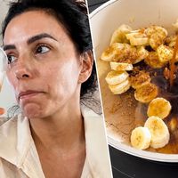 Eva Longoria, a los 51 años: "Cuando tengo plátanos demasiado maduros, los utilizo para preparar mi café helado favorito, caramelizándolos con mantequilla y azúcar"