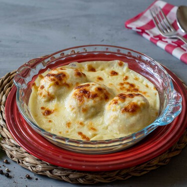 Esta receta de huevos rellenos típica de Euskadi es ideal si te han sobrado migas de bacalao de Semana Santa 
