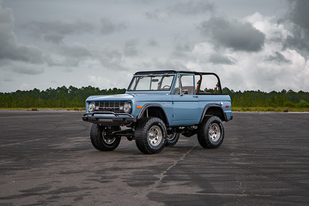 El Ford Bronco pasó por las manos de Velocity Restorations y este fue el resultado 
