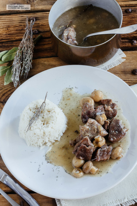 Guiso de res con champiñones al vino blanco. Receta