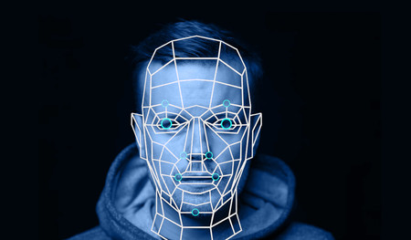 Facebook desactiva el reconocimiento facial por defecto, en vez de escanear automáticamente las caras de los usuarios