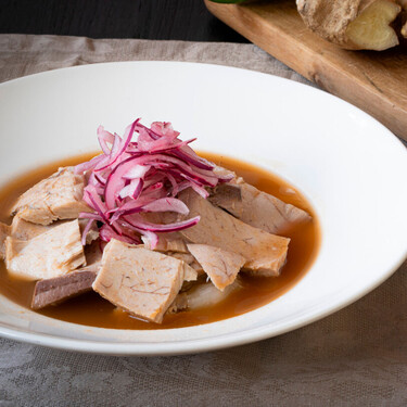 Es ácido y de pescado, pero no es un ceviche: la sopa caliente ecuatoriana que resuelve cualquier comida rápidamente 