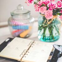 Las facturas siguen escondidas debajo de los cajones: los ayuntamientos triplican de media el periodo legal de pago a proveedores