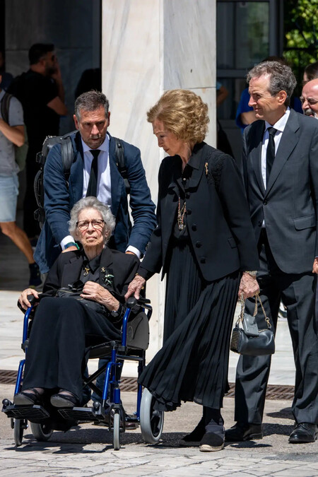 La complicada situación de la reina Sofía: ya sabe cómo será en el entierro  de su hermana Irene de Grecia