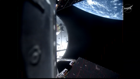 Vista da espaçonave Orion na missão Artemis II