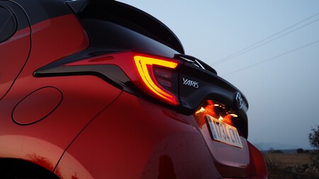 Toyota Yaris Hibrido 12